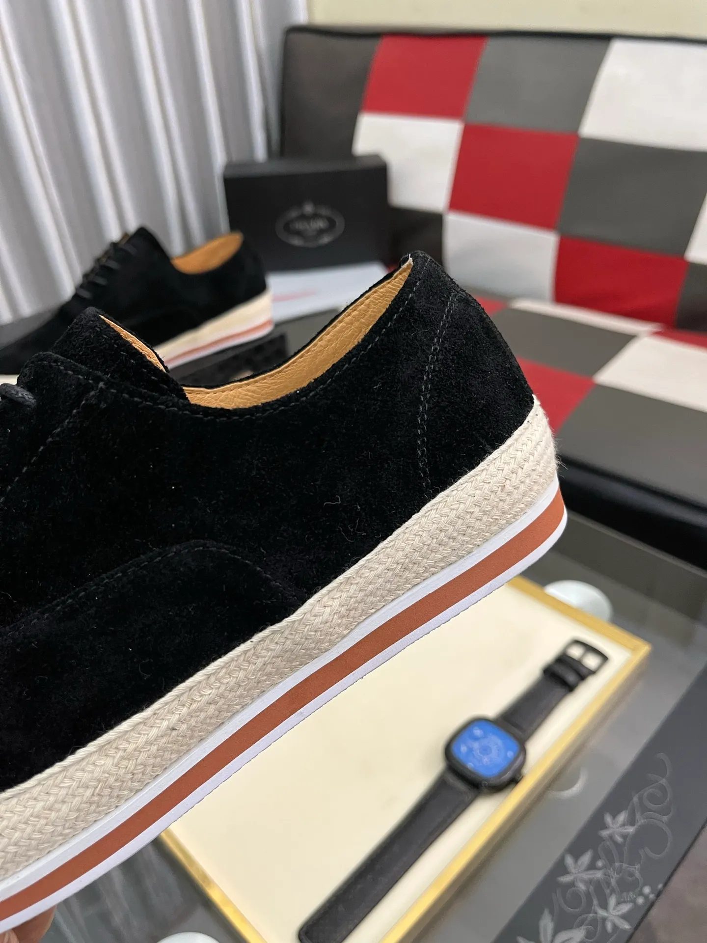 Men's shoes 💰440⌚️⌚️【PRADA】Prada ~ unique and casual style. New models from Prada official website are coming [Celebrate][Celebrate]🏃High-end brand casual shoes ➕Full set of packaging😍😍 Men's 2023 counters are on sale simultaneously, Italian imported brands select first-layer Italian cowhide. 🐑Sheepskin lining (refuses to discolor and rub feet) Sole: Original sole specially provided by the original factory 🎬Better in kind Size number: 38-442️⃣Colors available